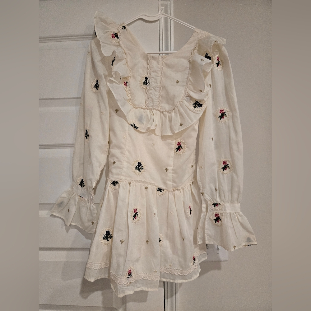 Elegant White Floral Mini Dress